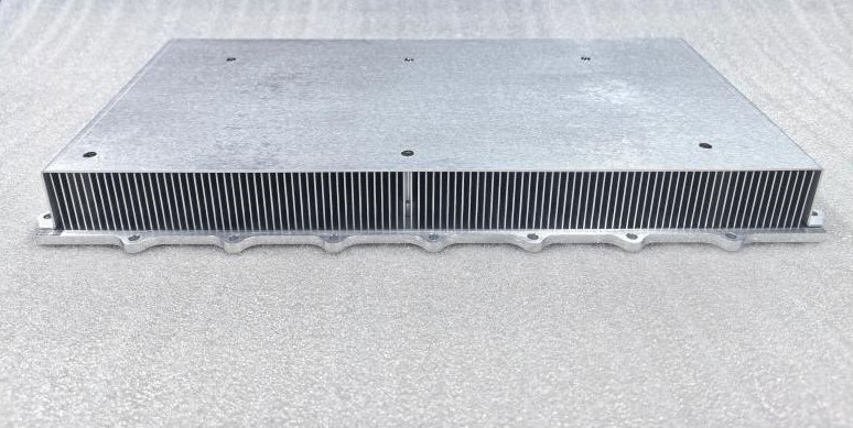 Long vapor-chamber heat sink with dense fins